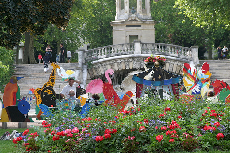 Le bestiaire au milieu des fleurs  du square  Henri Darcy de Dijon - © Norbert Pousseur