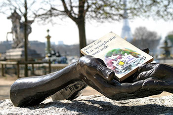 Livre en ballade dans Paris -  © Norbert Pousseur