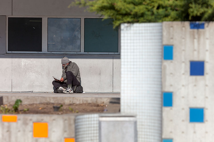 SDF lisant © Norbert Pousseur